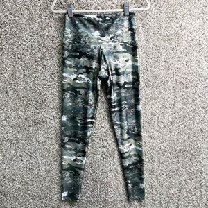 Onzie Leggings Women’s M/L Green Camouflage Print High Rise